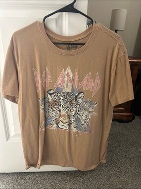 Def Leppard Tan Leopard Graphic Short Sleeve Tee